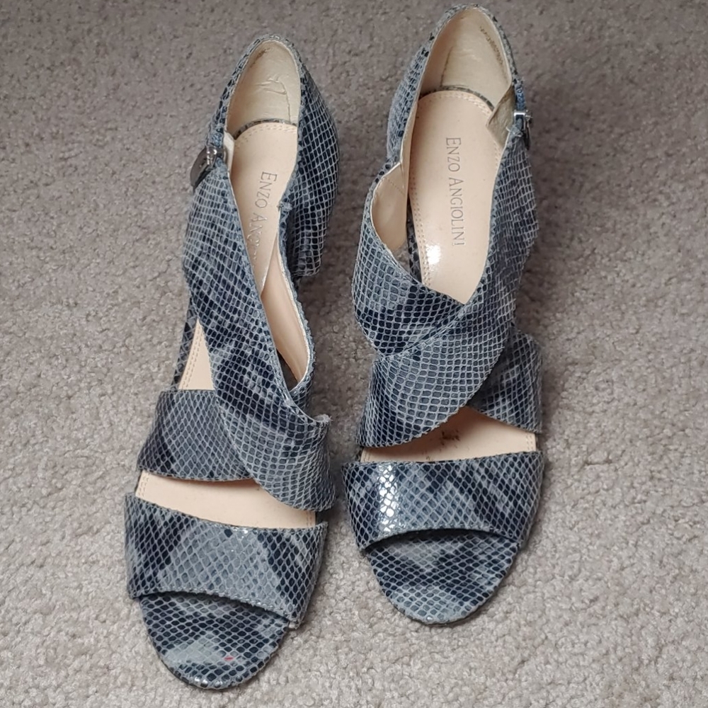 Blue snake pumps